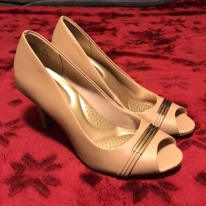 Beige 3 1/2 Inch Heels with Gold Accent